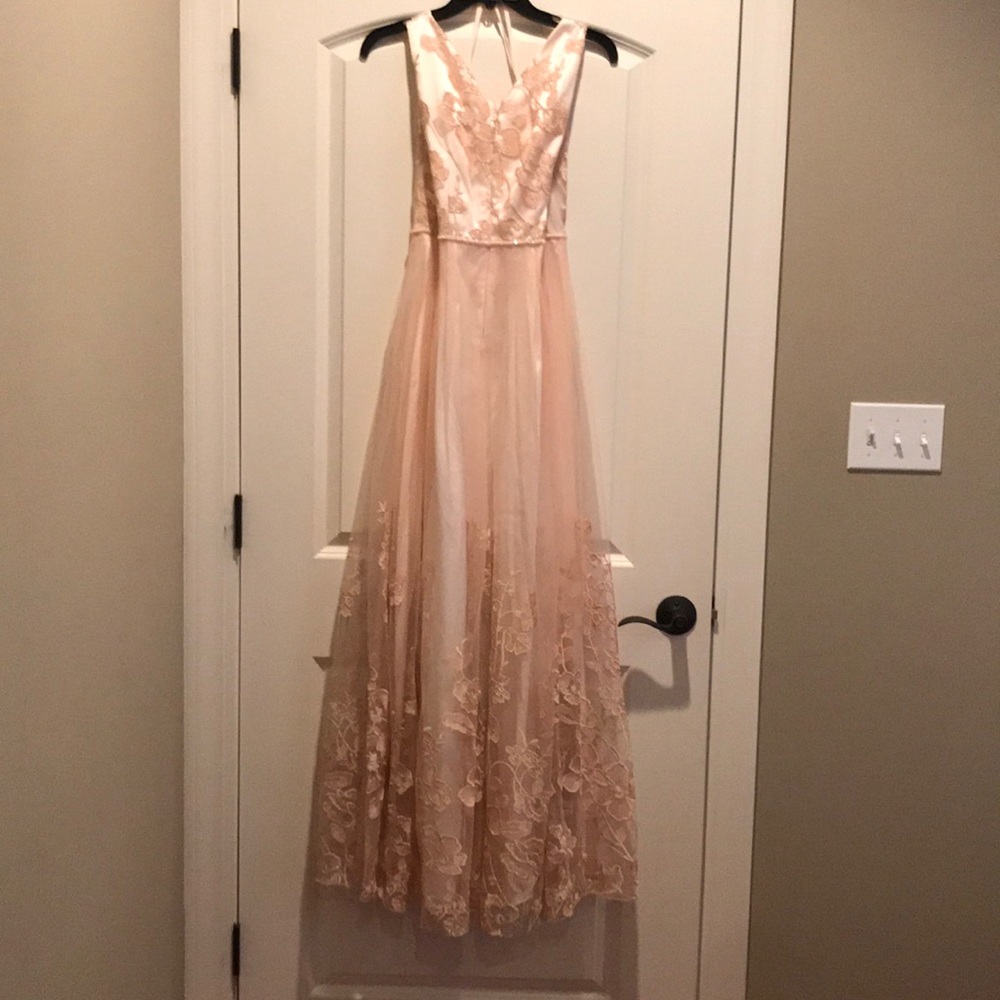 Formal gown - Picture 2 of 2